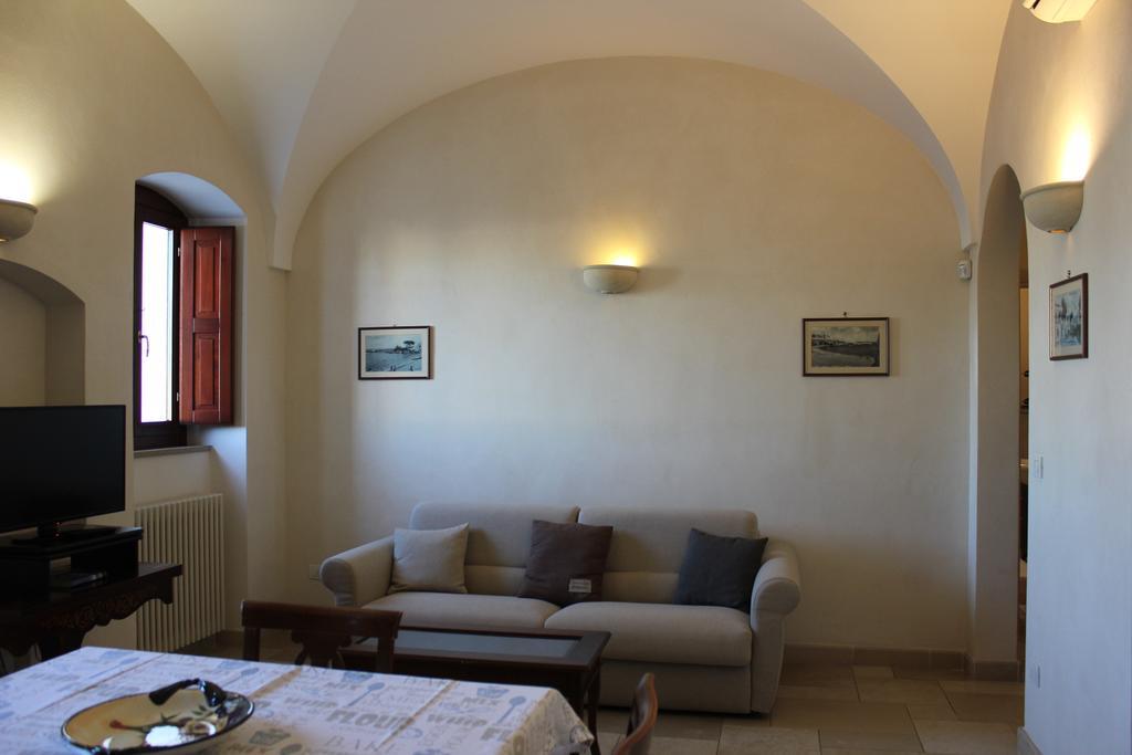 Palazzo Dei Gesuiti Monopoli Luaran gambar
